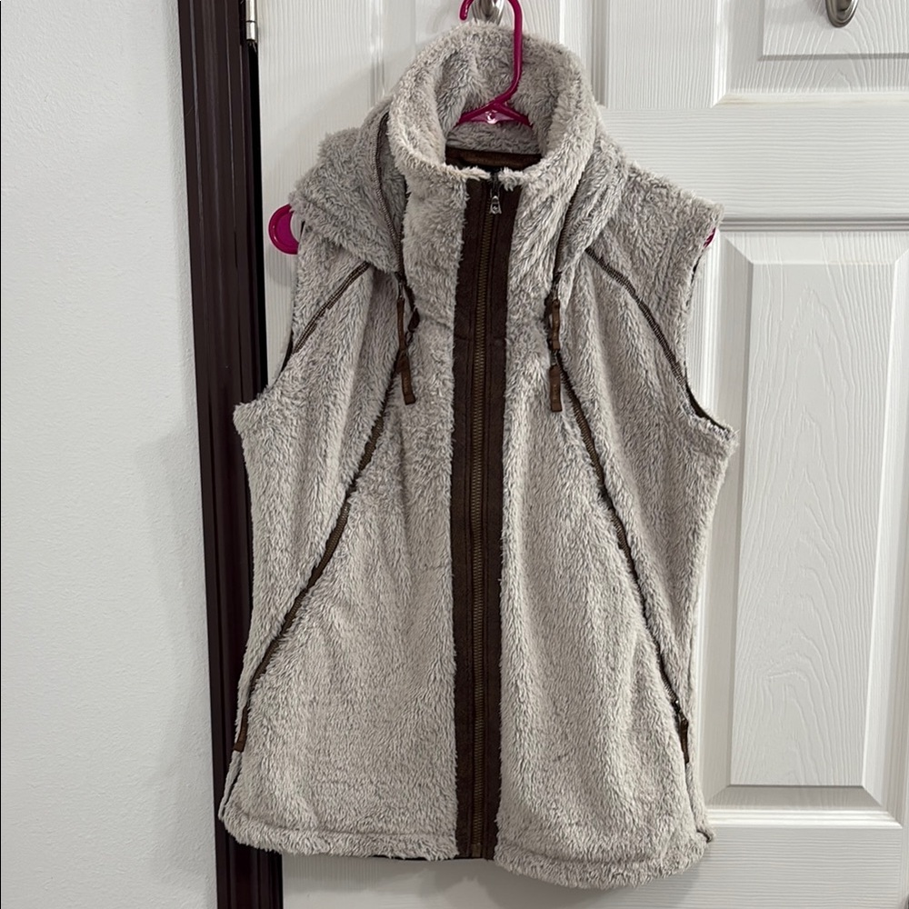 Kuhl Gray Sherpa Vest with Brown Details